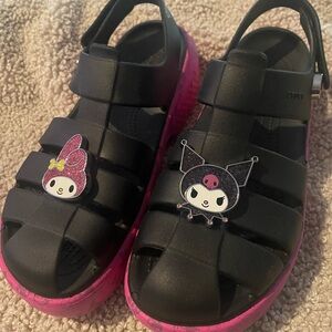 HELLO KITTY® AND FRIENDS MY MELODY™ AND KUROMI™ STOMP SANDAL crocs